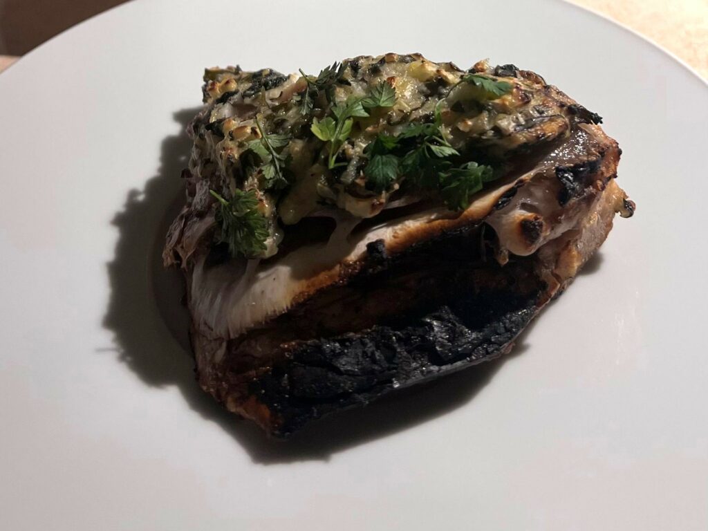 Ventresche di pesce al forno a legna e sedano rapa.