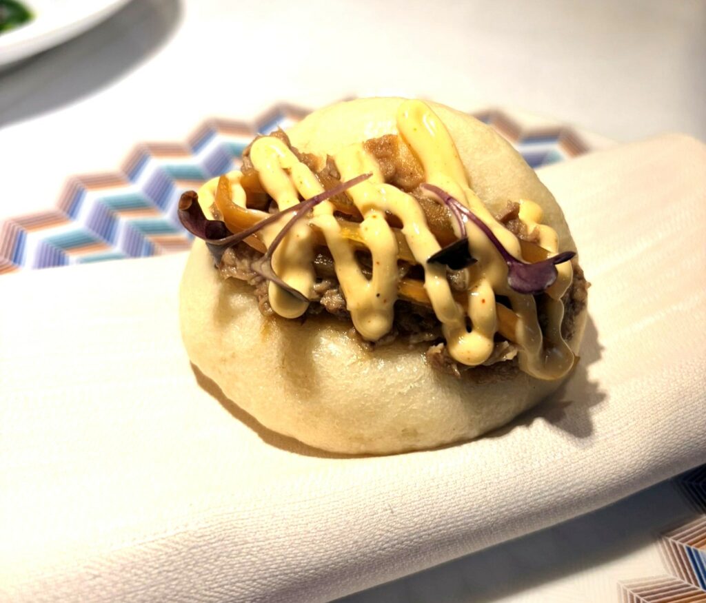 con coscia sfilacciata e maionese piccante.