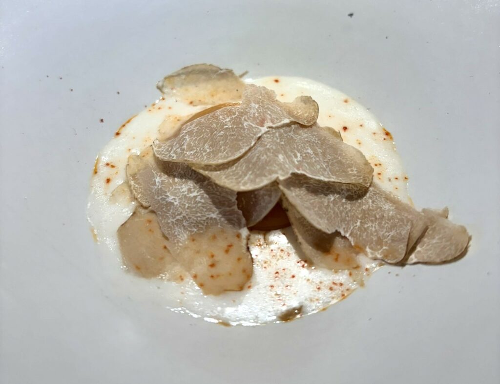 Tuorlo e tartufo bianco.
