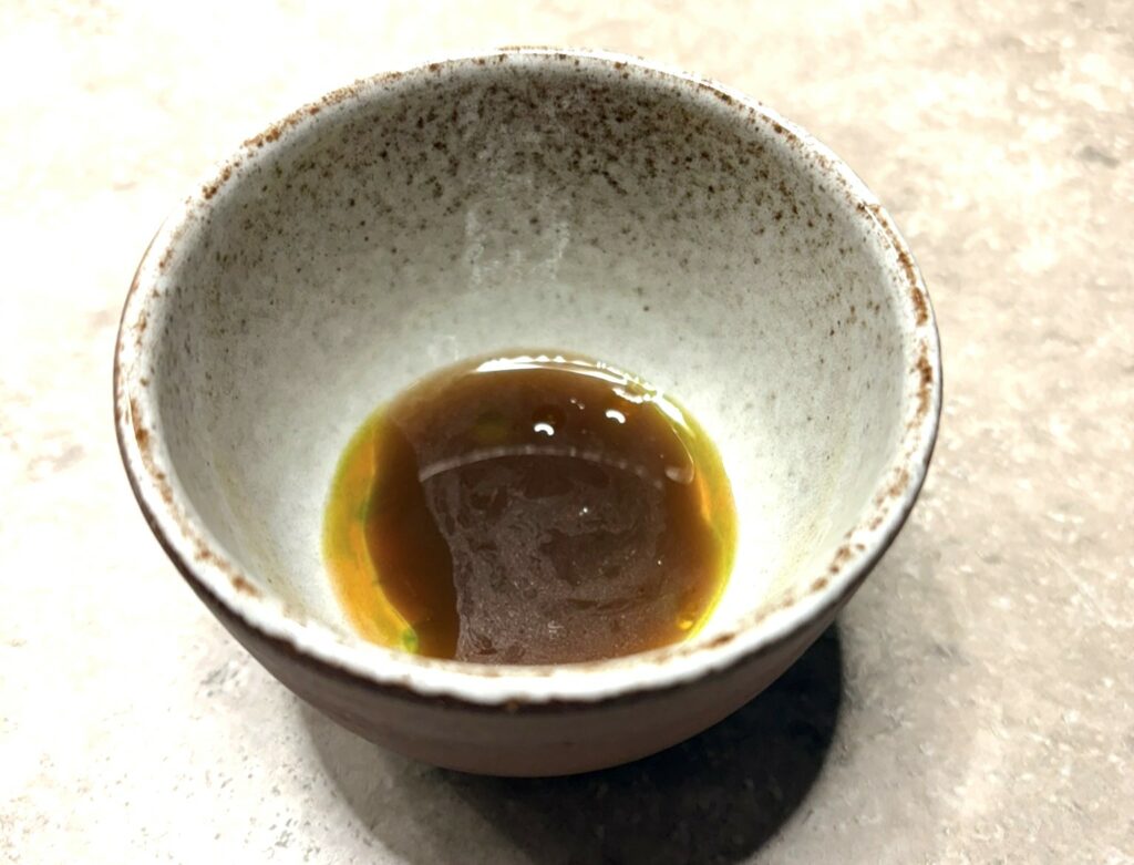 Brodo di pesce, zenzero e crescione.