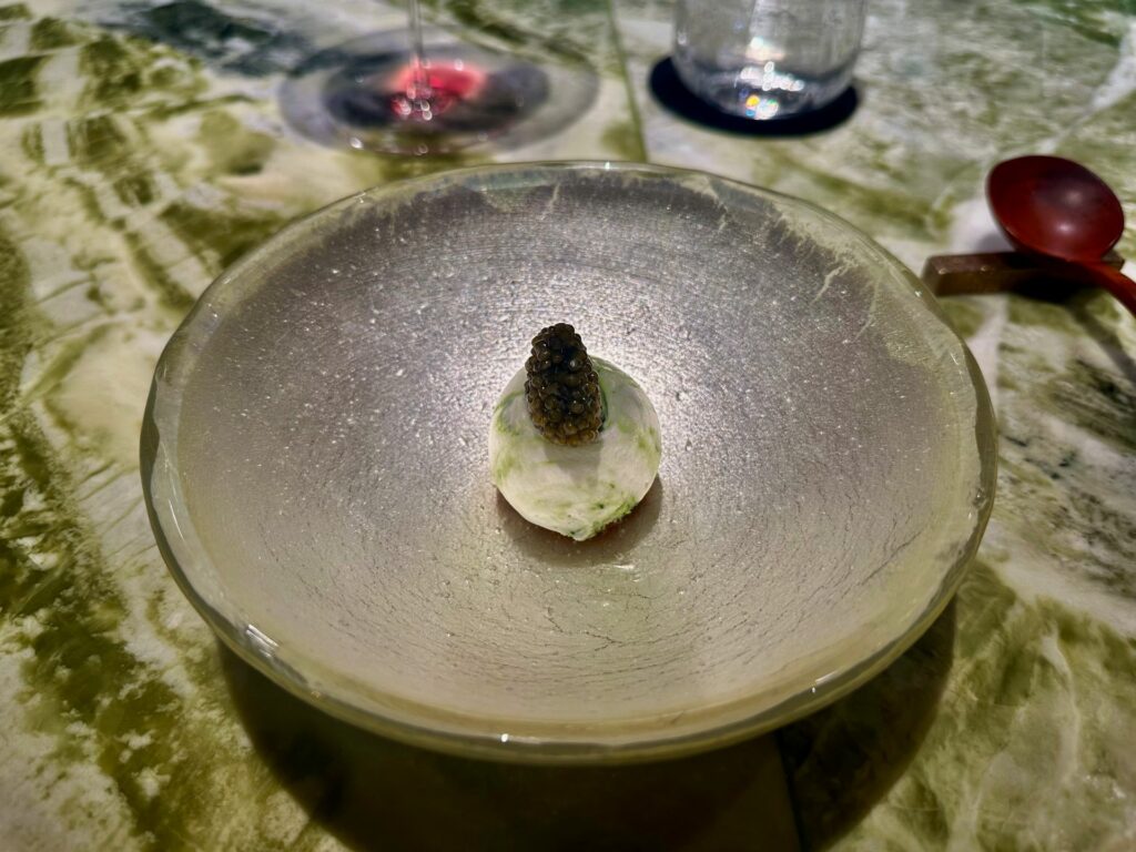 Sorbetto al cocco con plancton e caviale