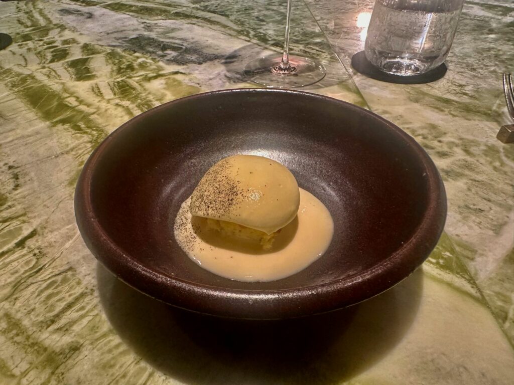 Pane di mais messicano con rompope de nixtamal, vaniglia di Chichicaxtle,
frutto della passione