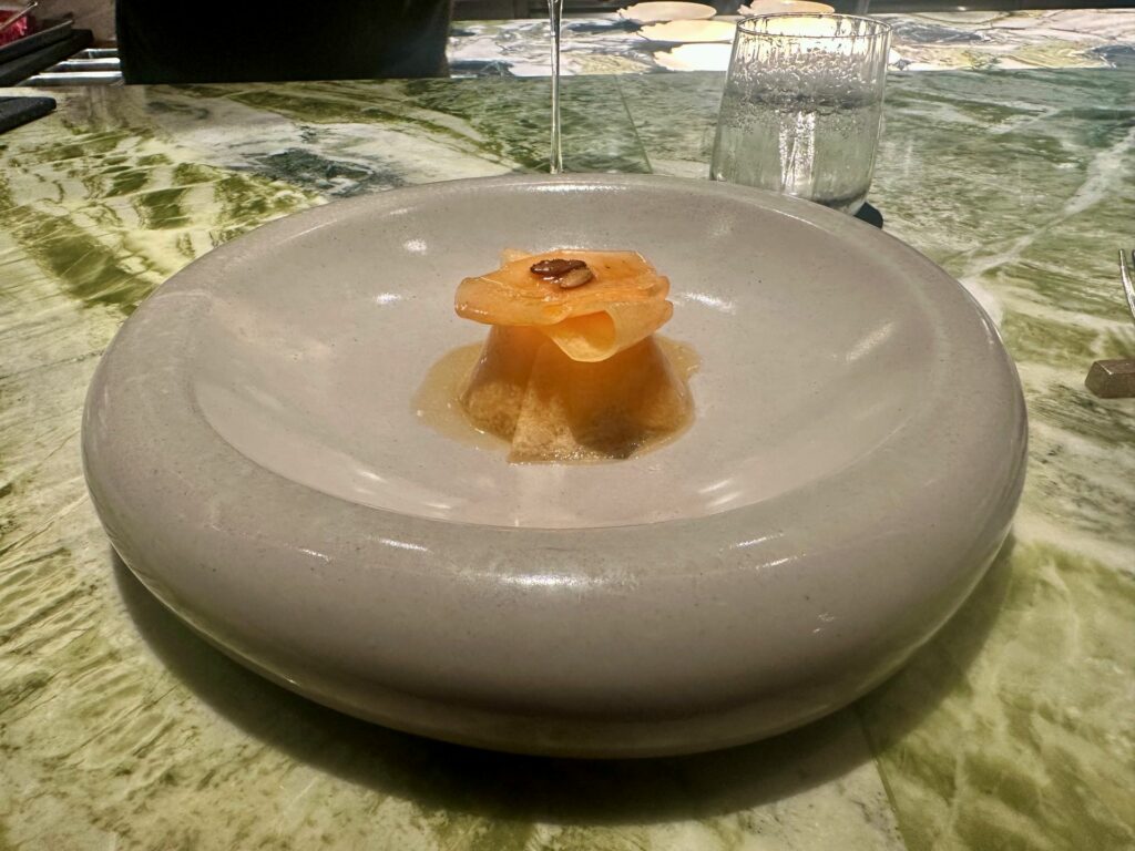 Insalata di melone e pomodori, horchata di riso e semi di zucca di Quintonil