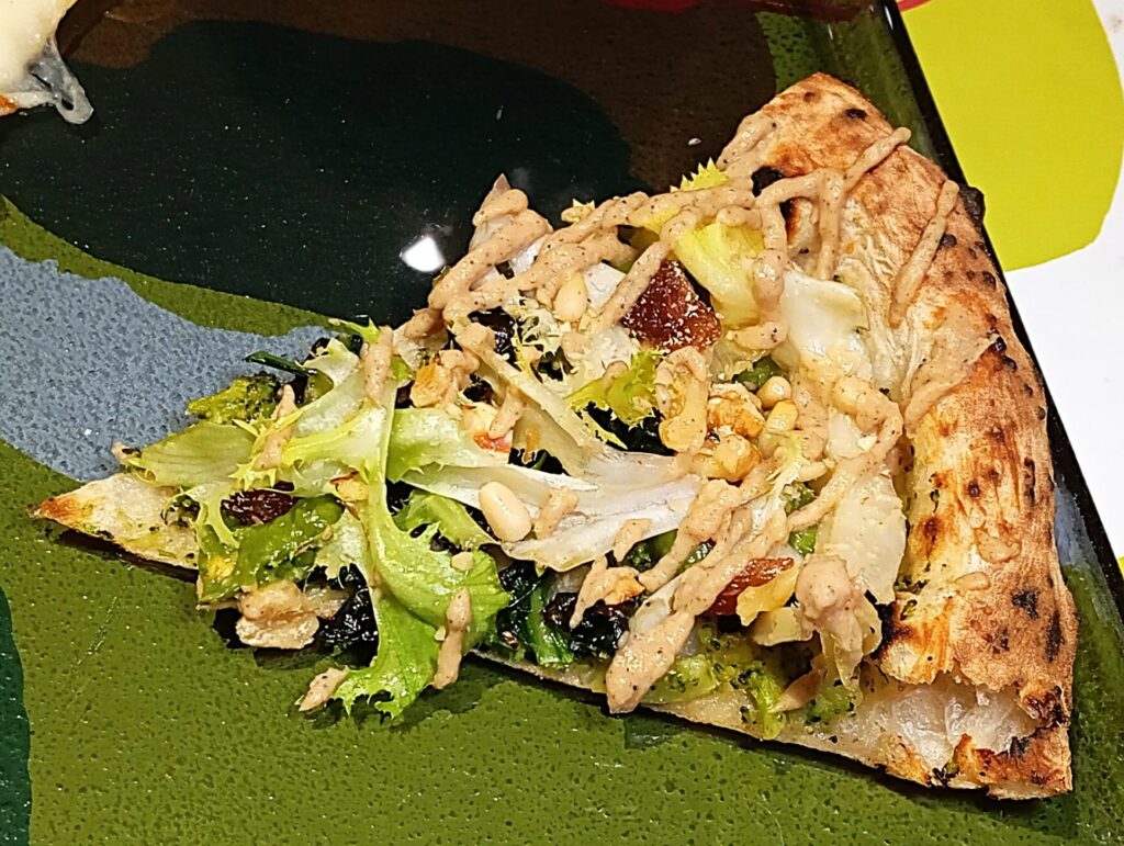Orto d'inverno (Broccolo Barese con limone, crema di friarielli, scarola cruda,
salsa di cavolo speziata e trito di frutta secca tostata)