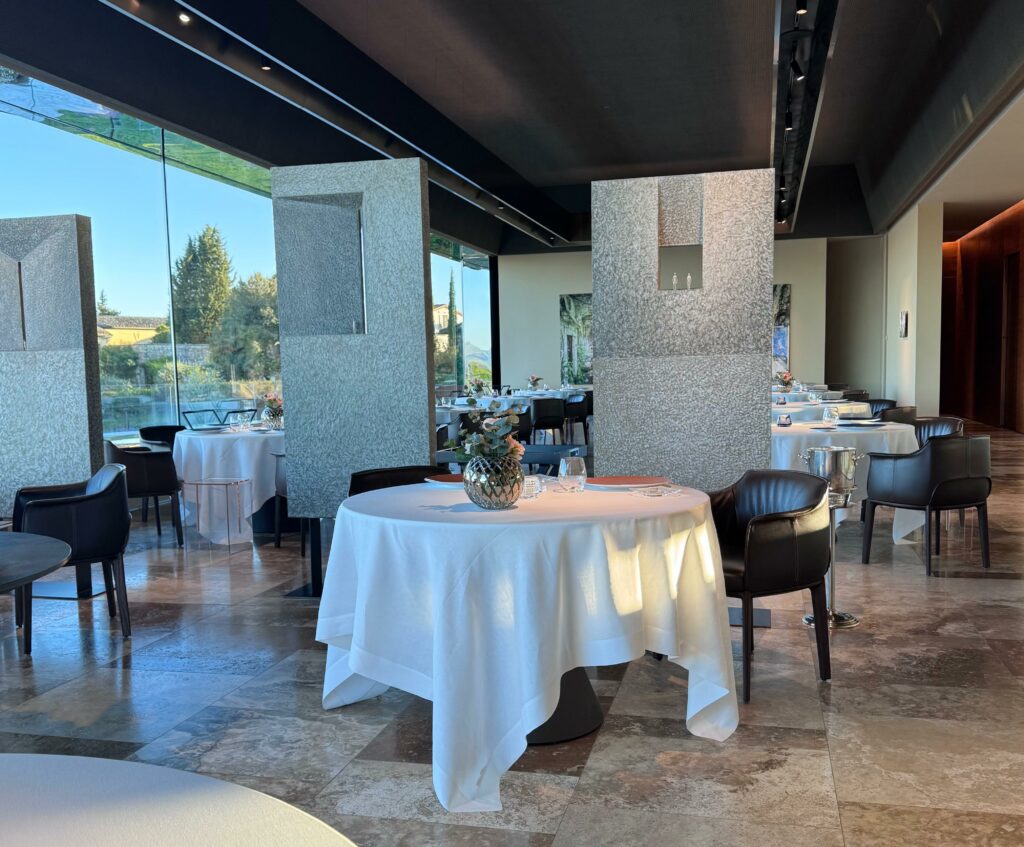 La sala del ristorante Arnolfo
