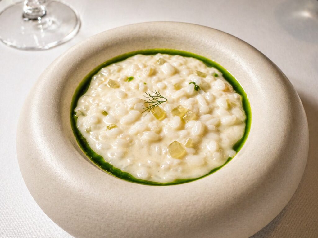 Risotto “Rosa Marchetti”, pomodoro tardivo e aneto di Saporium Firenze