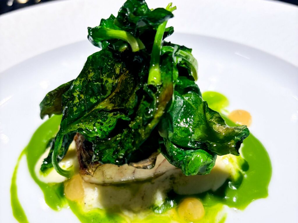 Ombrina, salsa al levistico, gel di limone salato, spinacino e crescenza di Food Writers