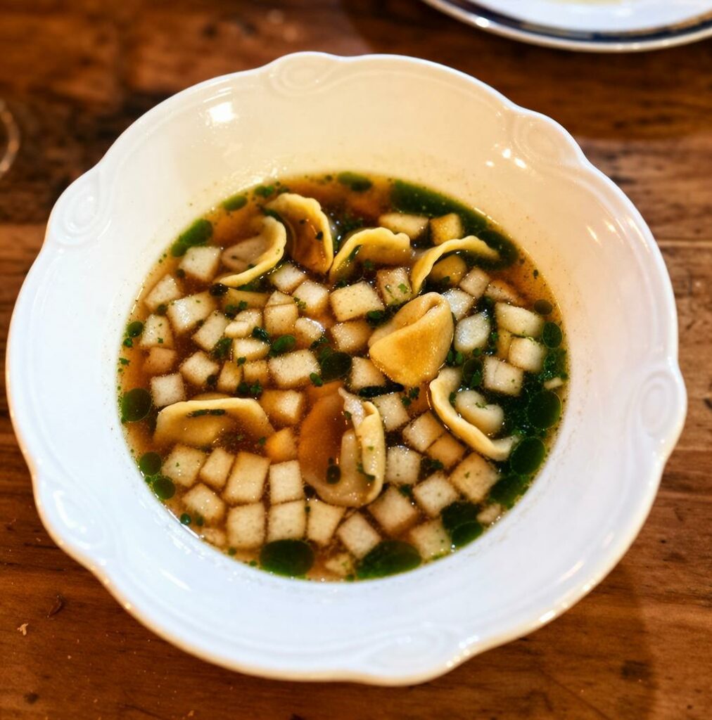 Cappelletti in zuppa di grano evolutivo de La Madia a Brione