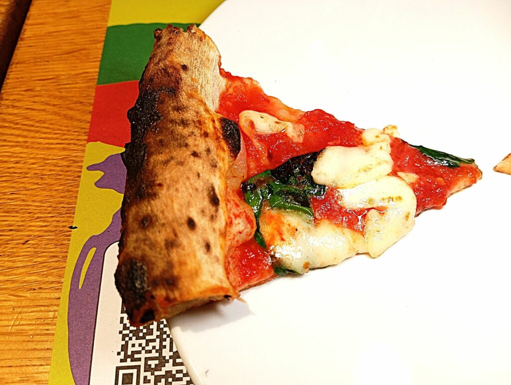 Margherita San Gennaro (Antico pomodoro Miracolo e fiordilatte) della pizzeria Salvo