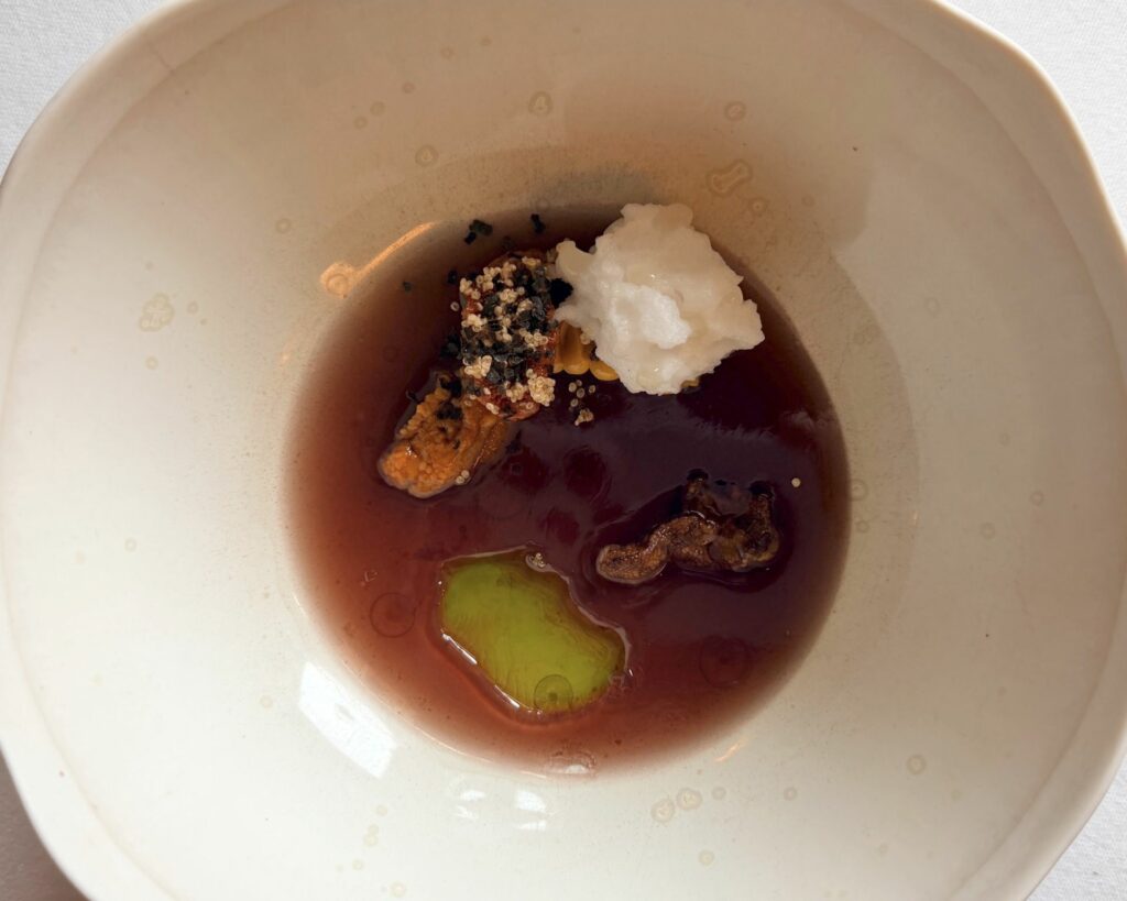 Gelatina di Borgogna, ricci di mare e “spuma di mare” di Maison ruggieri