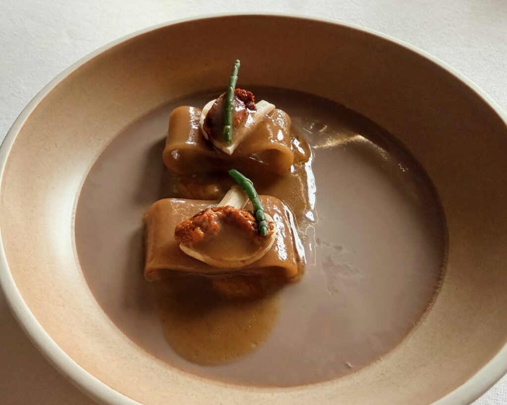 Pacchero, ricci, funghi e salicornia di Maison ruggieri