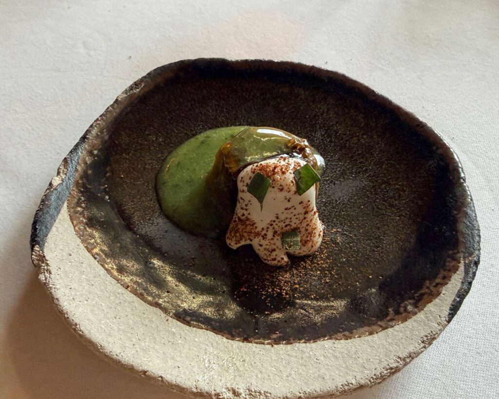 Kiwi confit, crème d’Isigny ed erbe