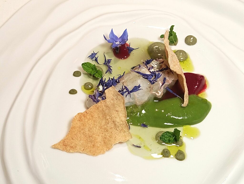 Scampone, asparagi, lampone e clorella