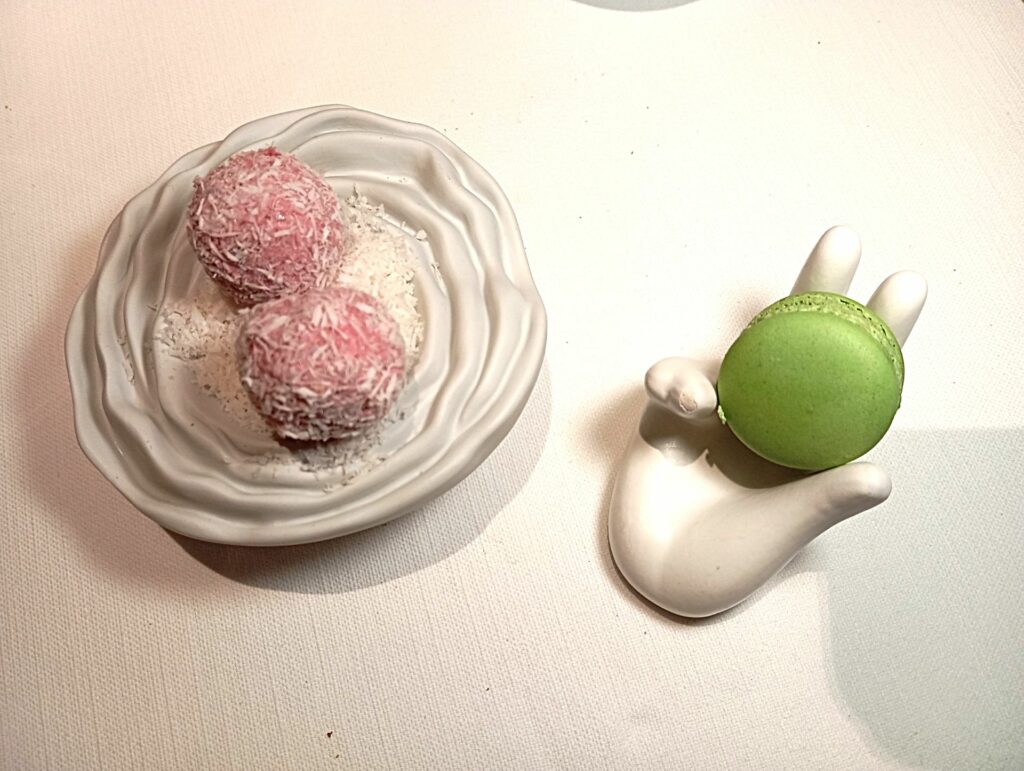 Piccola pasticceria del ristorante Re, santi e leoni
