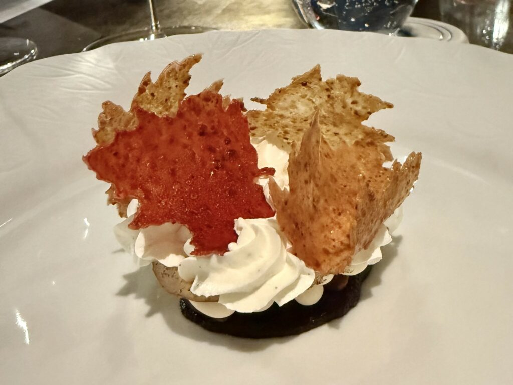 Mosto cotto di uva aglianico, ganache al tabacco, croccante di genziana, nocciole ossidate e chantilly alla francese.