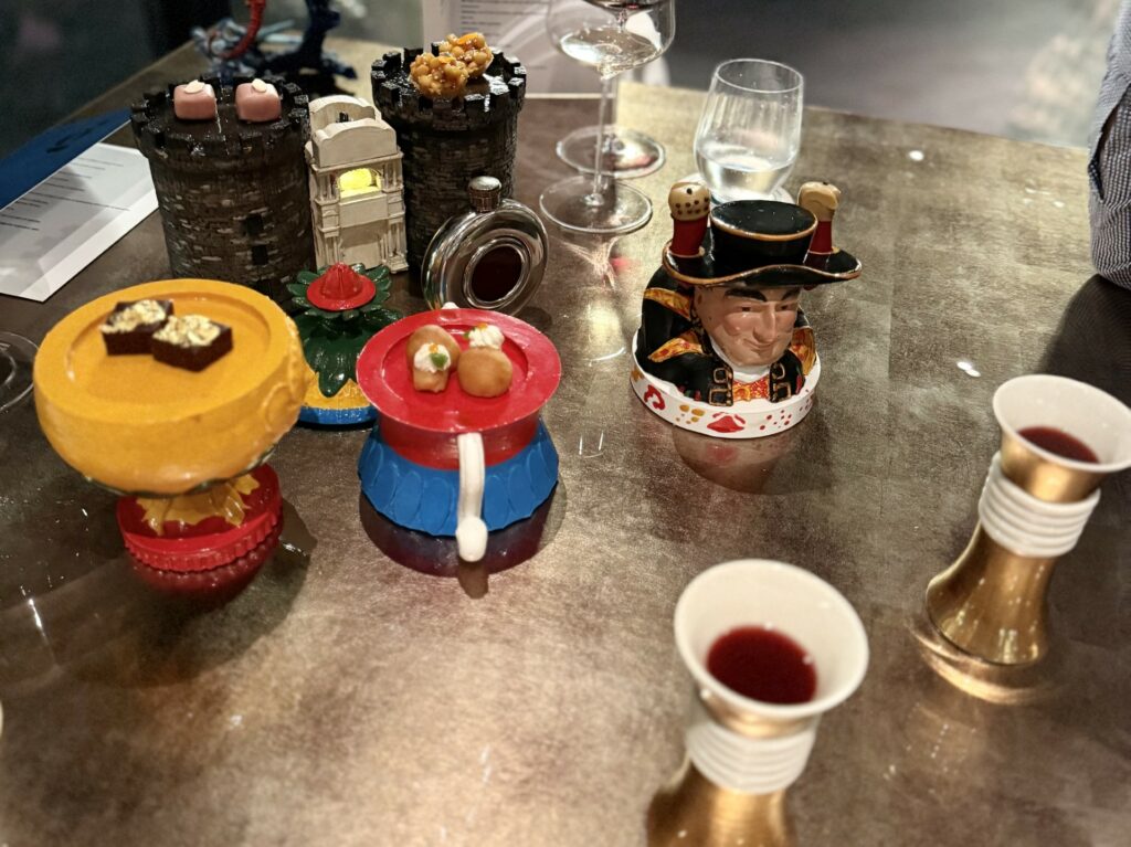 La scenografica piccola pasticceria del george Restaurant di Napoli