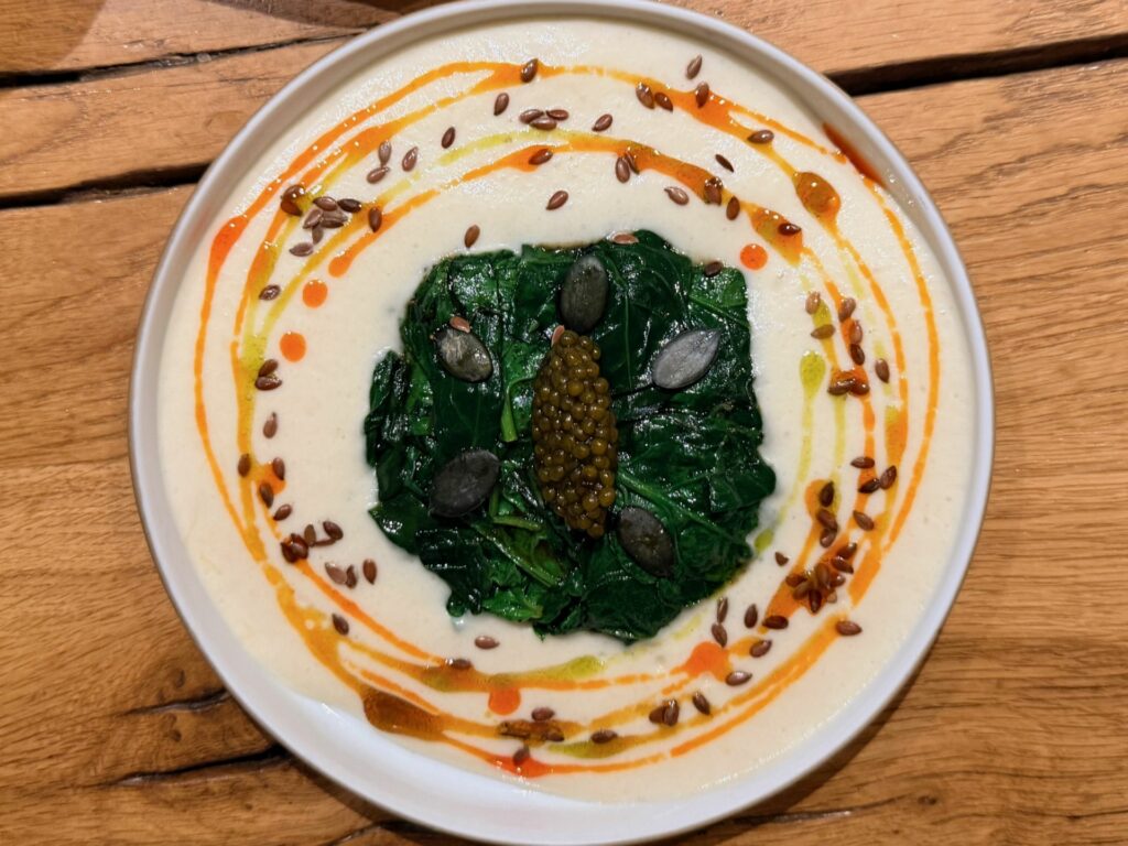 Caviale, spinaci, zenzero, broccoli, cavolfiore, peperoncino e olio all’aneto