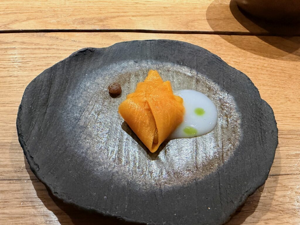 Patate dolci, mango, datteri, acqua di verbena