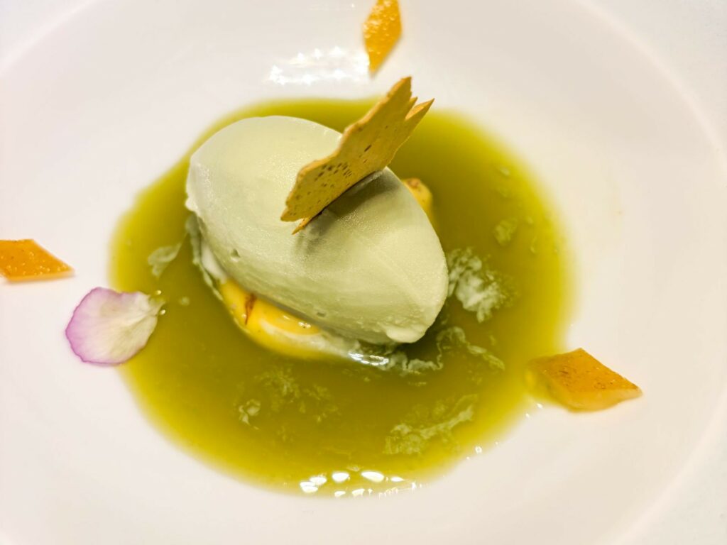 Crema al limoncello, origano e acetosella.