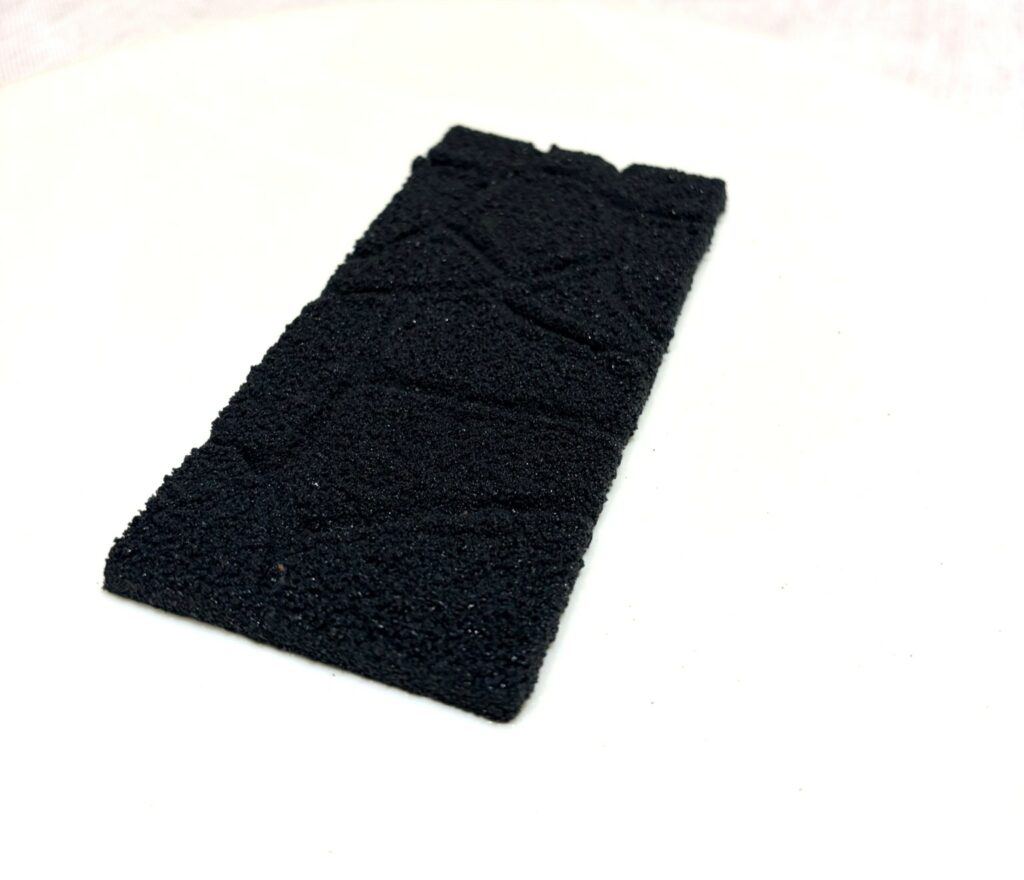 Dolce Alberto Burri (oliva, cioccolato bianco e sesamo nero)