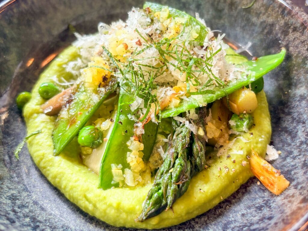  insalata russa di asparagi e uova di selva del ristorante Ratanà