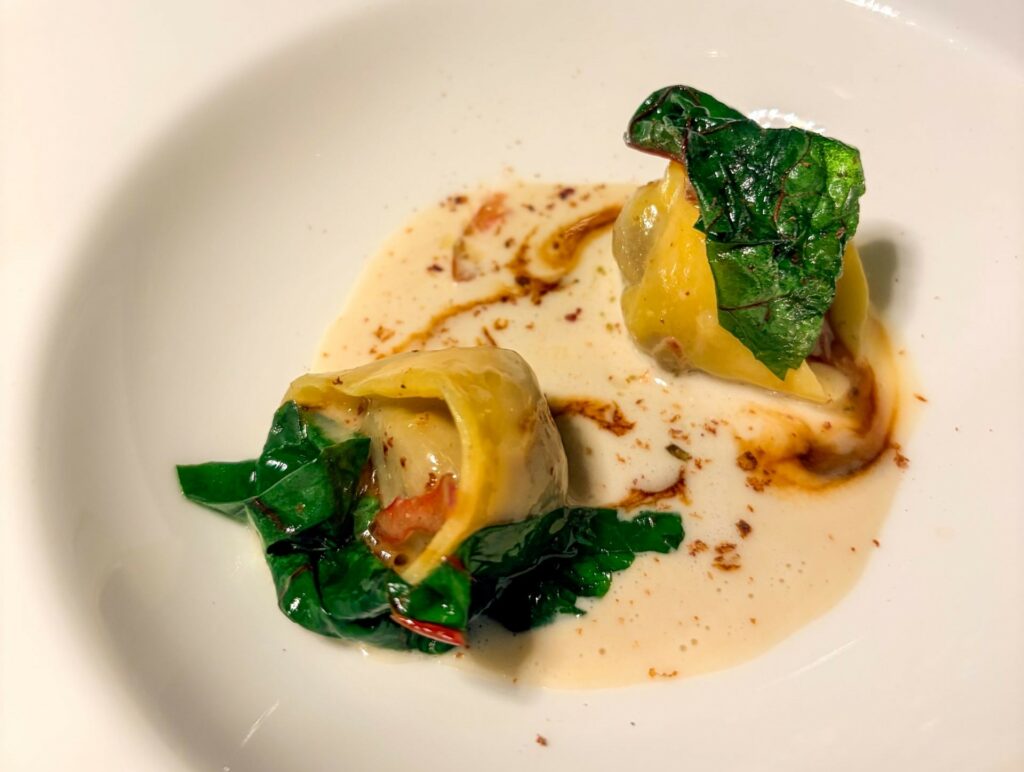 Ravioli di coda di bue, biete e bagna cauda