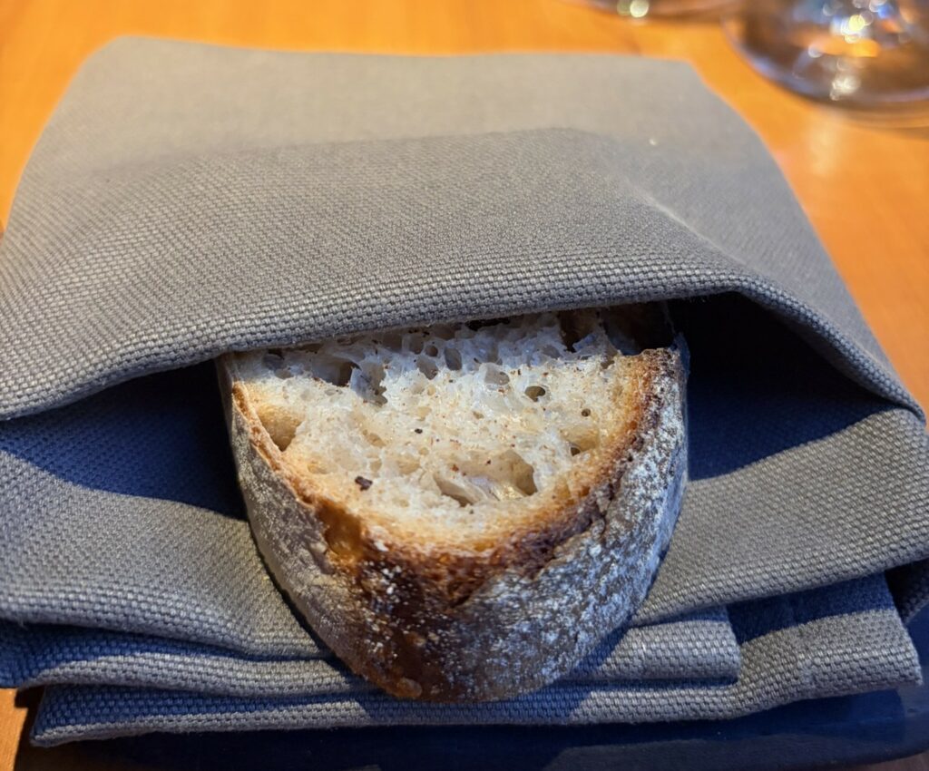 pane a lievitazione naturale cotto nel forno a legna di ekstedt