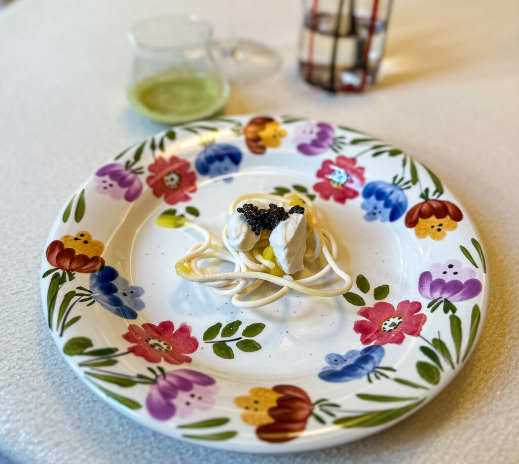 Spaghetto congelato, caviale, chinotto e panna al timo