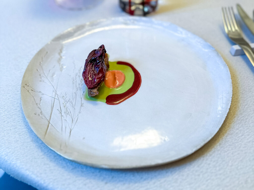 Guanciale iberico, rabarbaro, radicchio e the matcha