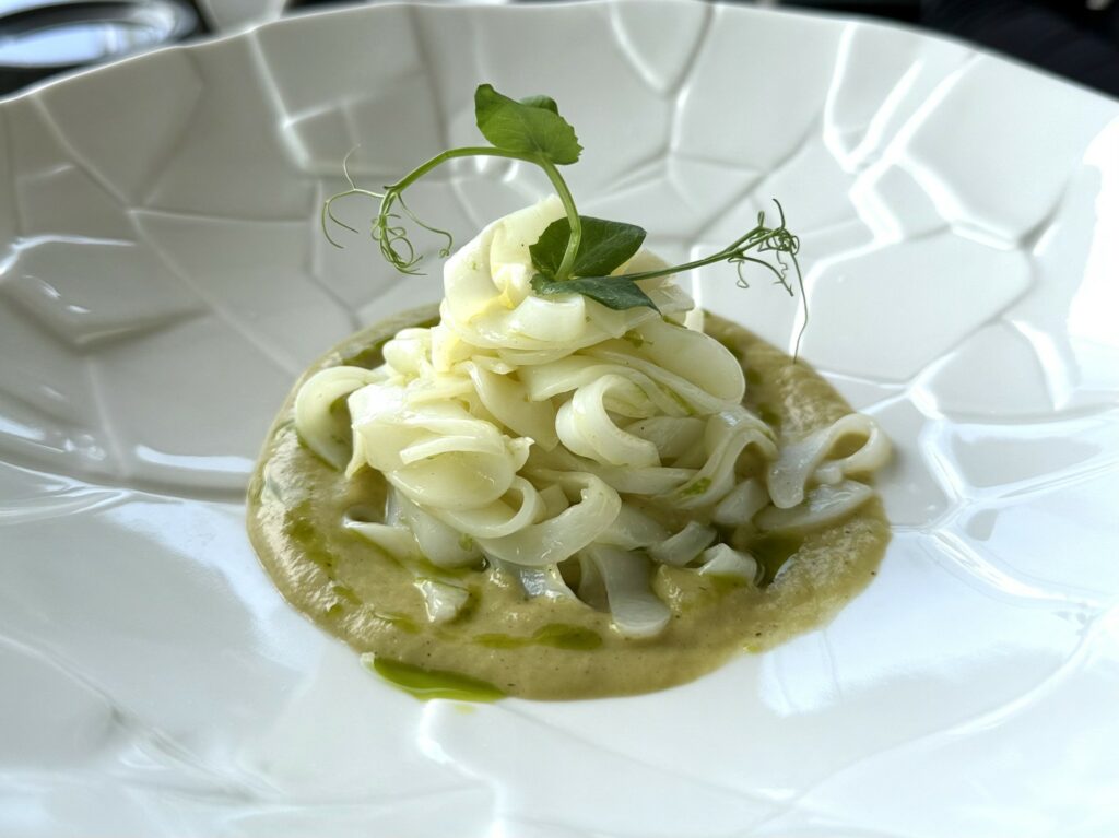 Tagliatelle di seppia e carciofi del Nui Restaurant