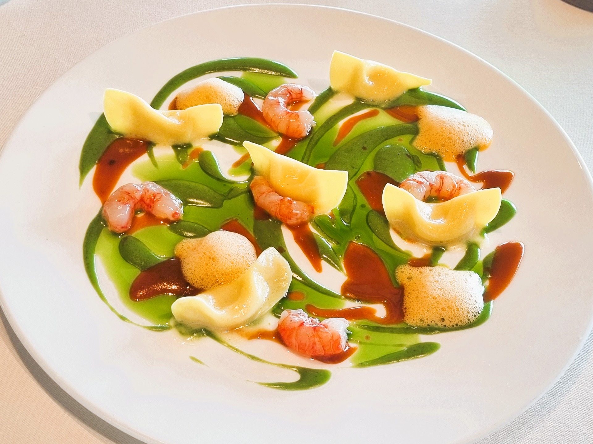 Casoncello di mare, pesto liquido, gambero rosso e arancia sanguigna.