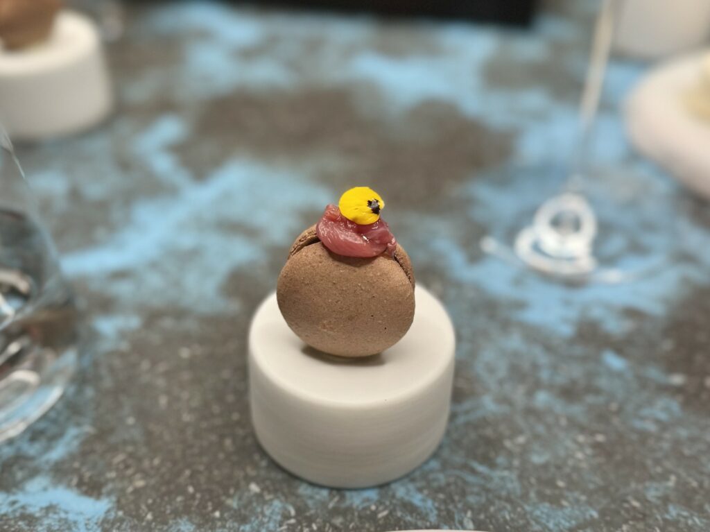 Il macaron con fegatini di piccione e il suo filetto del Blum di Taormina