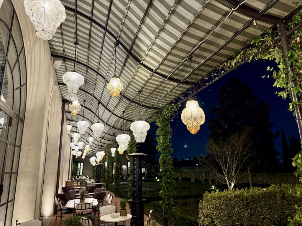 Il bellissimo porticato prospicente il ristorante La Gamella
