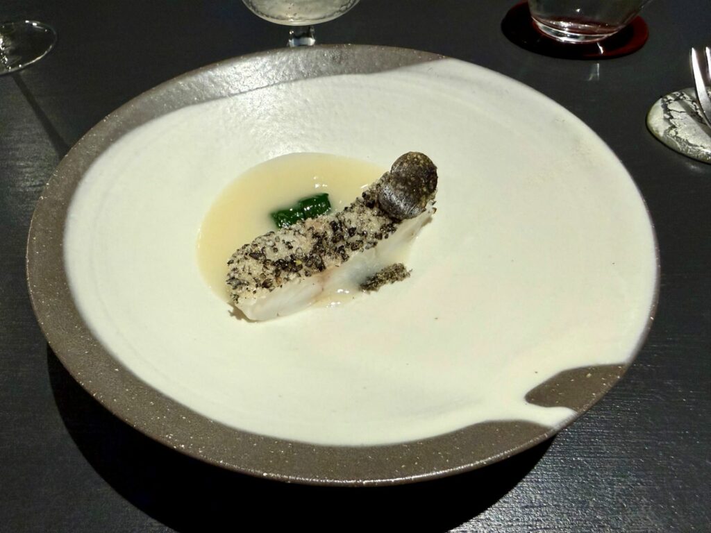 Butterfish di Jeju, caviale pressato, salsa di sticky rice e collagene