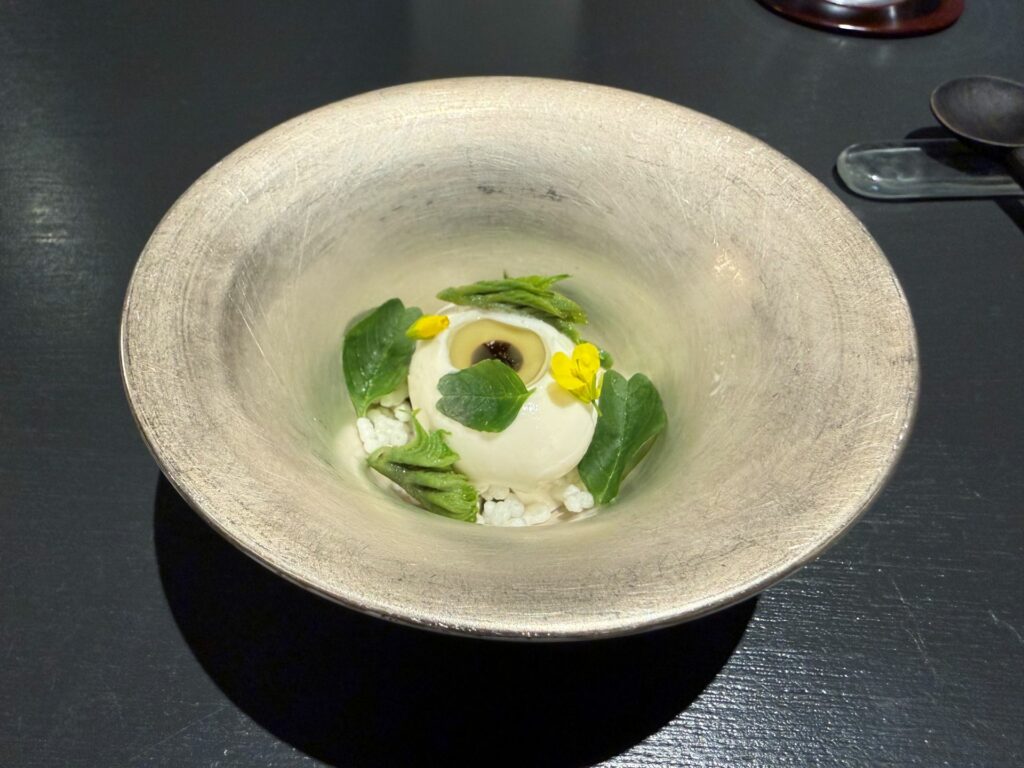 Bibimbab dolce: gelato di riso, ganjang, erbe primaverili