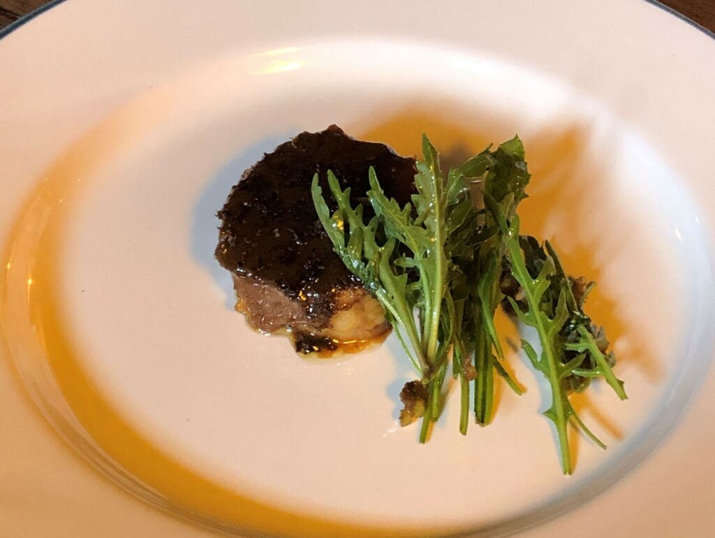 Lesso di capra, rucola selvatica, limone ossidato  