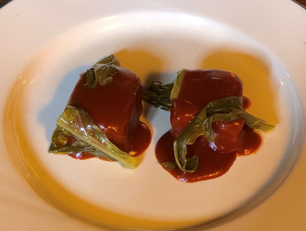 Carne al sugo: maiale e agnello, lattuga marinata nell’aceto, sugo concentrato ( dal menù radici)