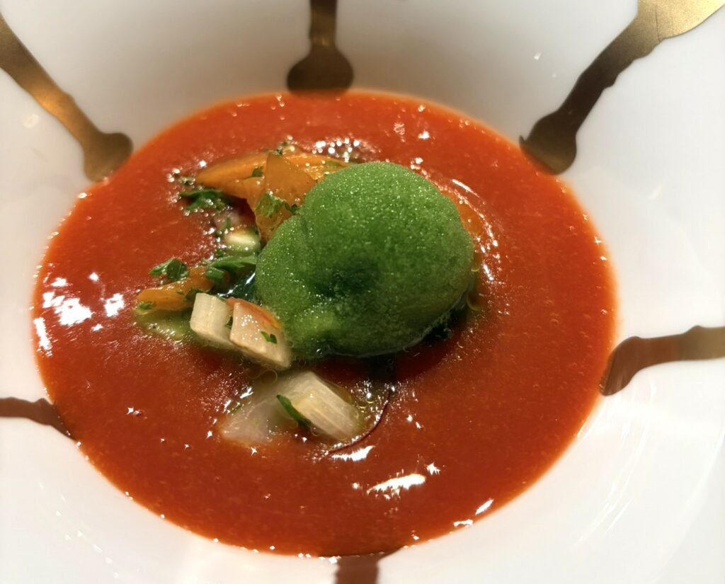 Bloody Mary di albicocche con granita di sedano rapa di Le Calandre