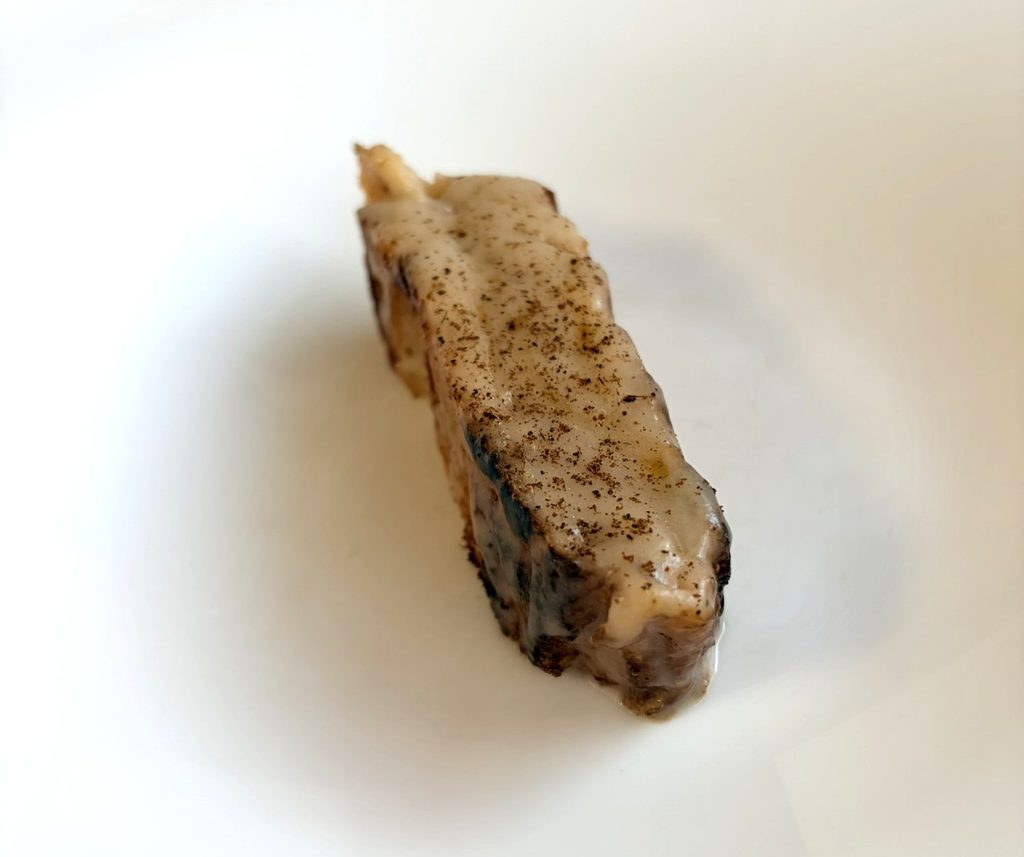Pane ammollato e arrostito, estratto di semi di finocchio de L'Argine a Vencò ristorante. 