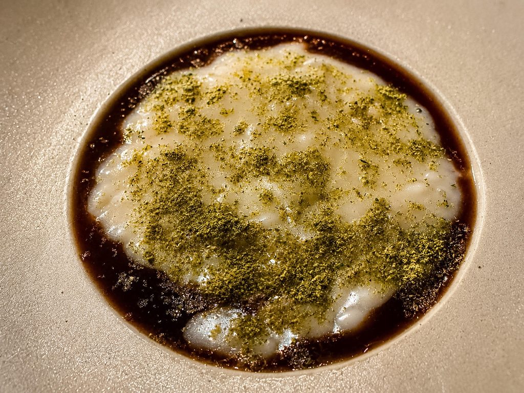 Riso, crespino, ginepro e camomilla.