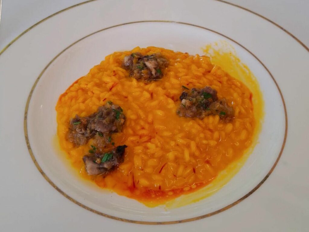 Risotto alla milanese, zafferano e midollo alla brace