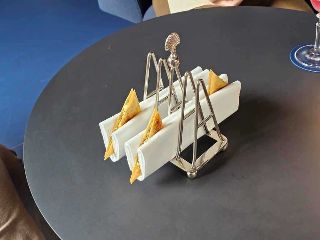 Benvenuto Agli Amici: tramezzino con tonno, capperi e olive.