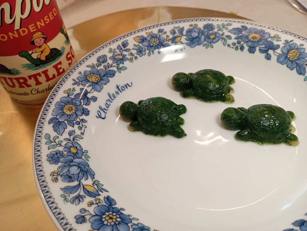 Zuppa di tartaruga: consommé di verdure spontanee siciliane