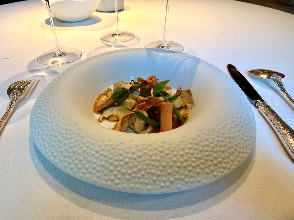 Insalata acidula di carciofi e scaglie di foie gras
