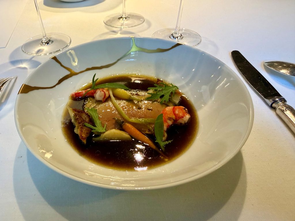 Foie gras “ubriaco” al vino Barocco, gambero, consommé d’anatra