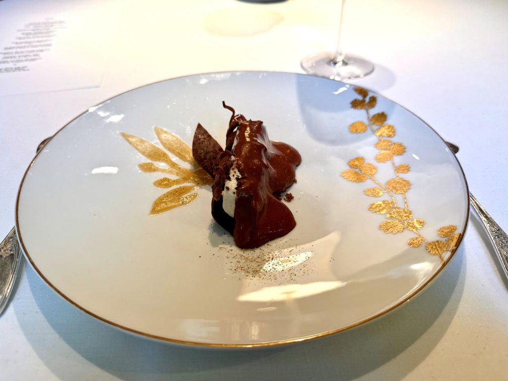 Cioccolato caldo-freddo, verbena, armagnac e zenzero.
