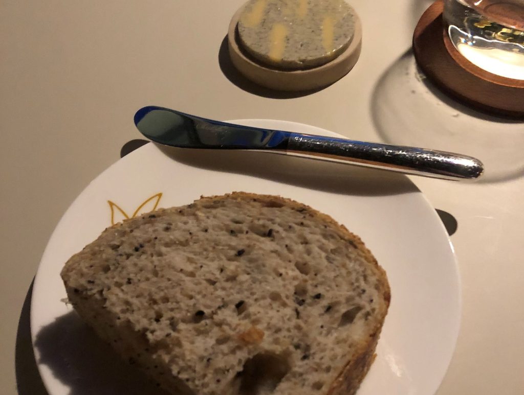 Pane di segale e farro
Burro di alga nori e melassa di canna da zucchero