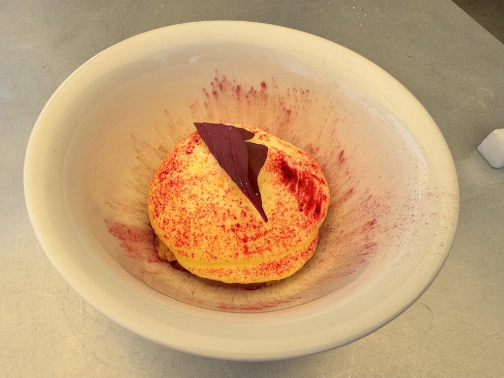 Dessert: pera, ibisco e zabaione del ristorante retrobottega