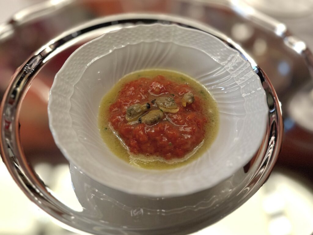Pappa al pomodoro e vongole veraci.