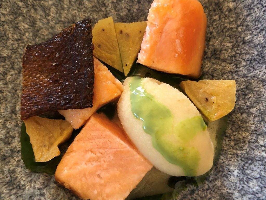 Trota salmonata, cachi in conserva, sorbetto acido